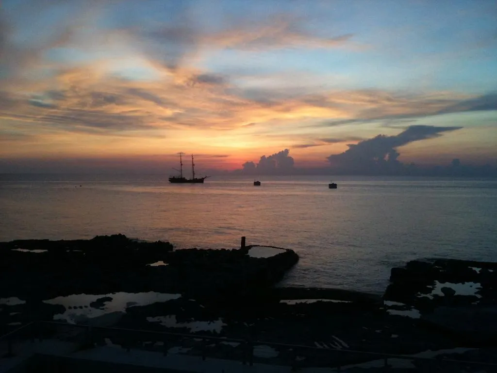 The Riviera, Grand Cayman location